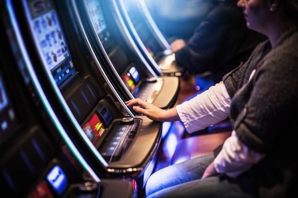 Live dealer environment with multi-camera setup Live dealer conducting Dragon Tiger game at dbltoto slot studio